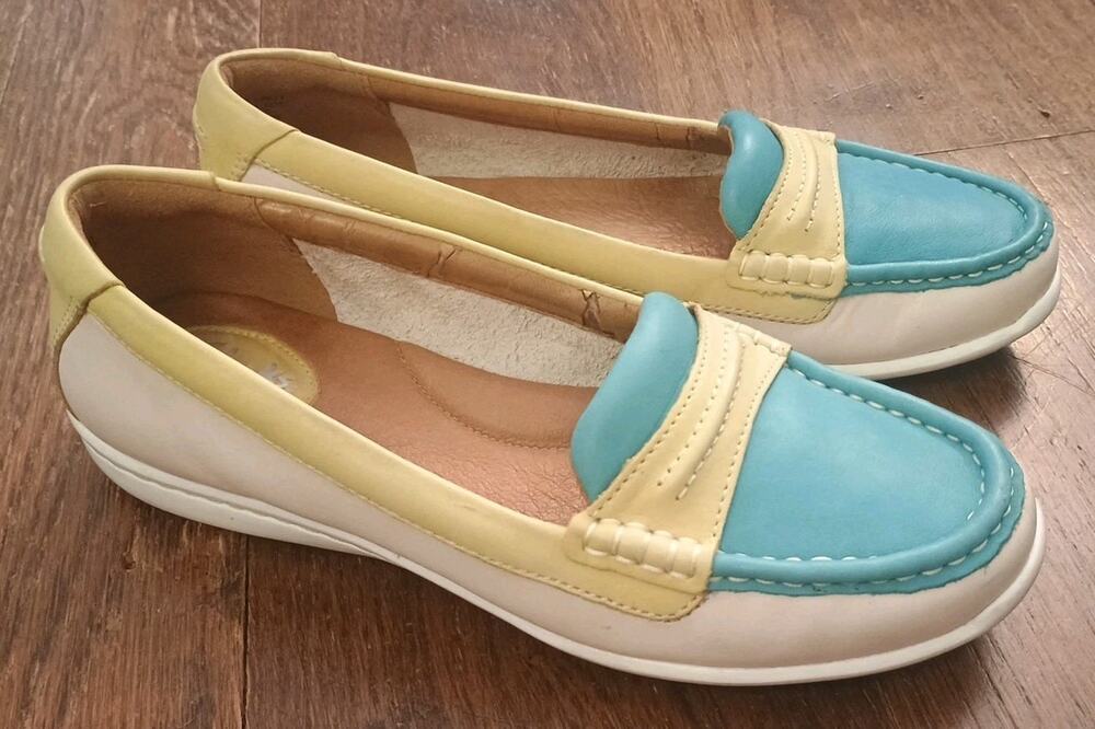 Clarks Artisan Cliffrose Enza Leather Penny Loafers Turquoise Yellow White Sz 8